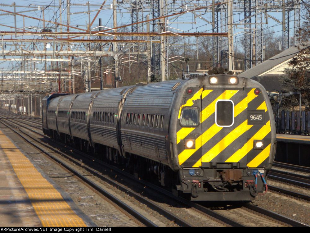 AMTK 9645 leads a WB Keystone